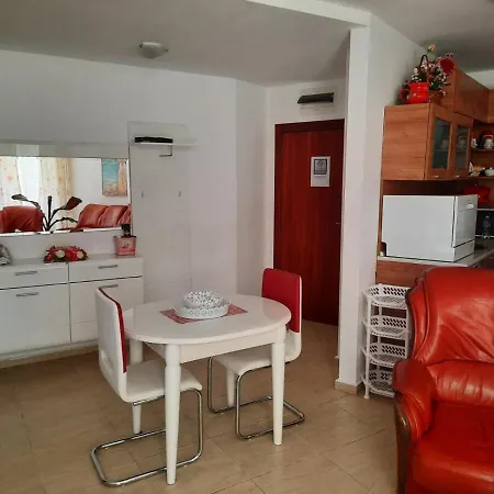 In Sunny Beach, Complex Sun Village, 80 Qm, 2 Bedrooms & Living Near To The Beach, Swimming Pool, Garden 公寓式酒店 阳光海滩