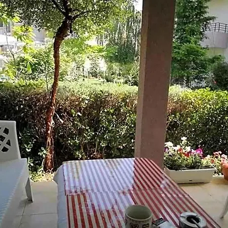In Sunny Beach, Complex Sun Village, 80 Qm, 2 Bedrooms & Living Near To The Beach, Swimming Pool, Garden Slantschew brjag
