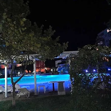 In Sunny Beach, Complex Sun Village, 80 Qm, 2 Bedrooms & Living Near To The Beach, Swimming Pool, Garden Slantschew brjag