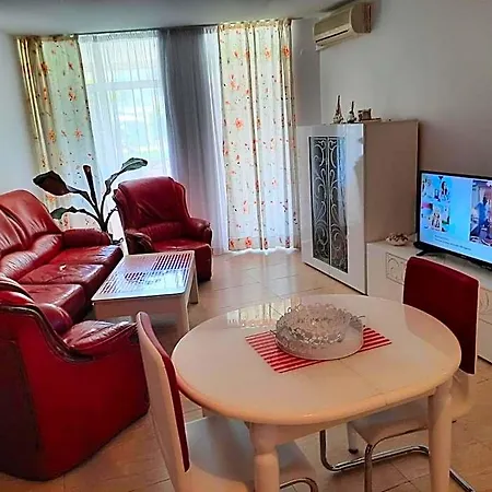 In Sunny Beach, Complex Sun Village, 80 Qm, 2 Bedrooms & Living Near To The Beach, Swimming Pool, Garden Slantschew brjag