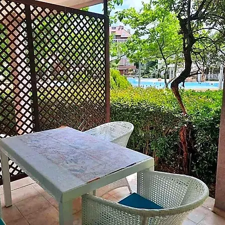 In Sunny Beach, Complex Sun Village, 80 Qm, 2 Bedrooms & Living Near To The Beach, Swimming Pool, Garden Slantschew brjag