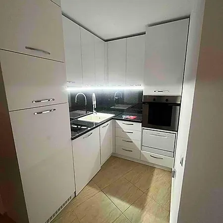 Aparthotel In Sunny Beach, Complex Sun Village, 80 Qm, 2 Bedrooms & Living Near To The Beach, Swimming Pool, Garden Slantschew brjag