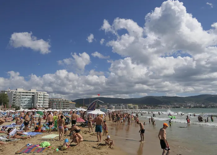 Apart-hotel In Sunny Beach, Complex Sun Village, 80 Qm, 2 Bedrooms & Living Near To The Beach, Swimming Pool, Garden *