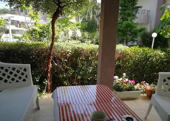 In Sunny Beach, Complex Sun Village, 80 Qm, 2 Bedrooms & Living Near To The Beach, Swimming Pool, Garden 阳光海滩