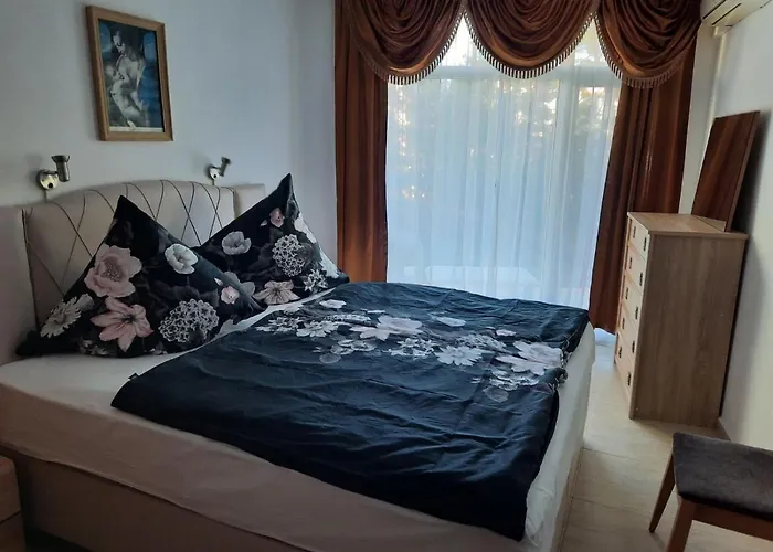 In Sunny Beach, Complex Sun Village, 80 Qm, 2 Bedrooms & Living Near To The Beach, Swimming Pool, Garden 阳光海滩