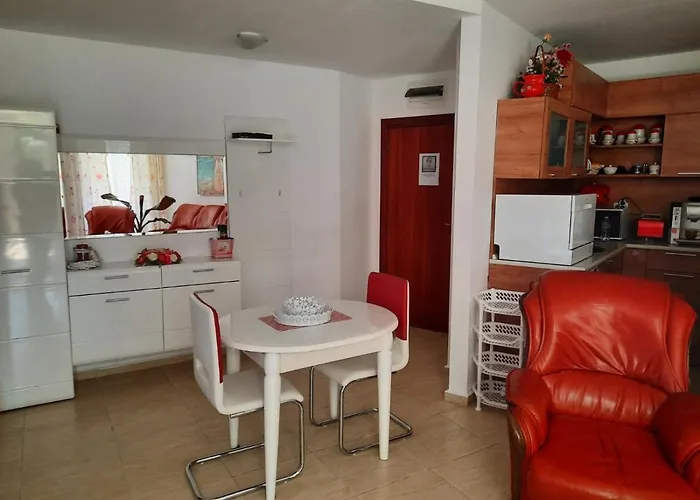 In Sunny Beach, Complex Sun Village, 80 Qm, 2 Bedrooms & Living Near To The Beach, Swimming Pool, Garden 公寓式酒店 阳光海滩
