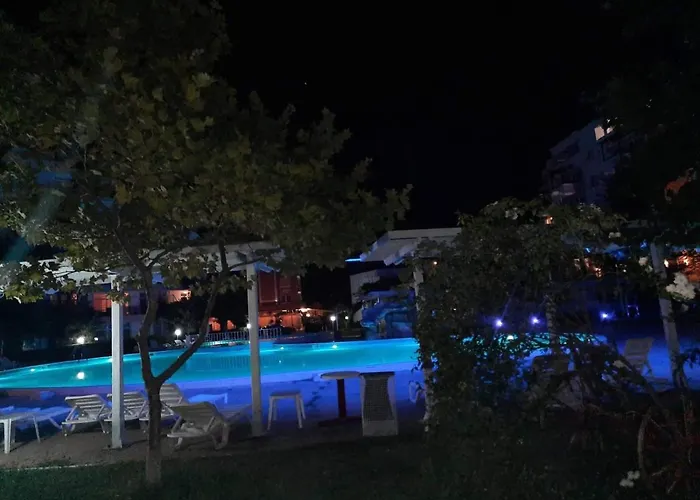 公寓式酒店 In Sunny Beach, Complex Sun Village, 80 Qm, 2 Bedrooms & Living Near To The Beach, Swimming Pool, Garden 阳光海滩